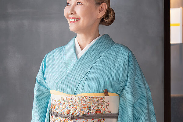 作家・朝井まかてさんの着物の時間──着物は「好きなもの」をベースに、年齢に見合った着こなしをしたい