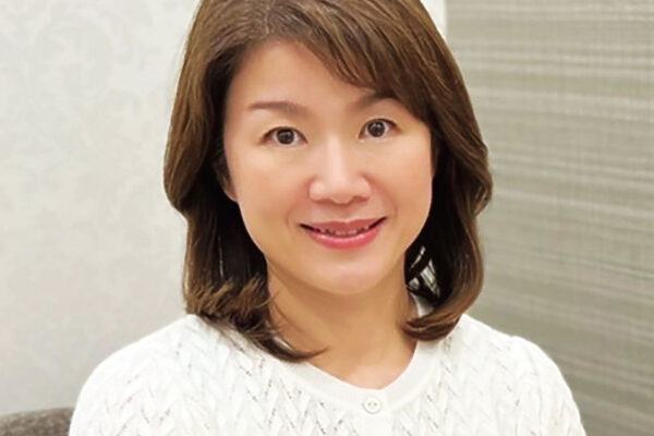 49歳で子宮全摘を決断──HRT選択の理由は毎日の快適さを守るため【更年期の不調をこうしてのりこえました】