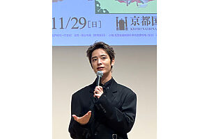 帝のお渡りが……！　会場に現れた塩野さん