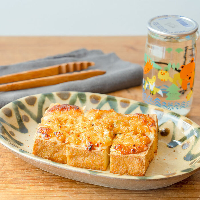 【ぐっち夫婦のお酒とおつまみ】厚揚げのねぎ味噌チーズ焼き×日本酒