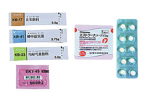 左は漢方薬。右はエストラーナテープにエフメノ