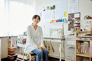 macoさんがハンドメイドをはじめたきっかけは、アトピーの息子に肌にやさしい洋服を着せるため。現在は、入園・入学グッズを販売している