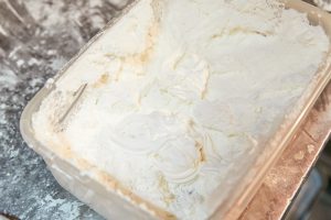 1.自家製のホイップクリームは、ふわふわで、くどすぎない甘さ。数日分をまとめて作っておく。