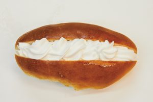 ［カスタードホイップ］120円　 するするとお腹におさまって、 子どもにも大人にも大人気。