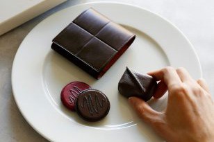 土屋鞄より、まるでチョコレートのようなステーショナリーセットが発売。