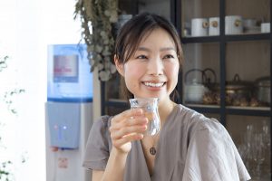 「硝酸態窒素ゼロの生の天然水なのに、保存がきくのもうれしいですね」と松見さん。