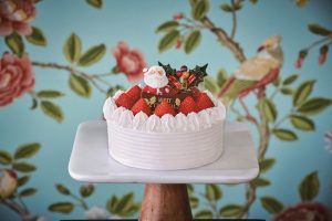 「クリスマスショートケーキ」※要予約、他サイズもあり。 5,200円（税込、直径15cm） いちごと真っ白な生クリームの組み合わせがスタンダードなクリスマスケーキ。受け継がれてきたレシピでつくっているそう。