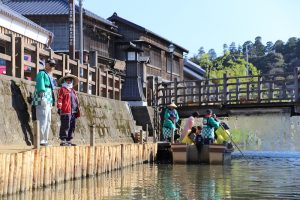 観光遊覧船から江戸時代そのままの眺めを楽しめる佐原の鉄板アクティビティ。