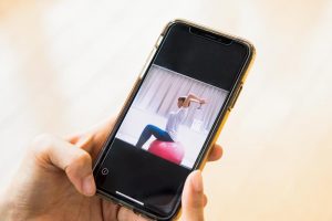 【自宅トレーニング用動画】トレーナーの菅長さんが、犬山さんのコンディションを考えて作ったオリジナルのトレーニング動画。「忙しくてジムに行けない時は、これを見ながら自宅でトレーニング。今日は新たに、腰に負担をかけずにできるトレーニング動画をお願いしました。本当に感謝!」