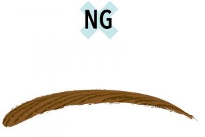 毛の向きが同じで色も濃いので、眉だけが浮き上がり平面的に。