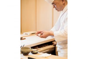 「熟成寿司ブームと言われる時代ですがこちらの大将はいつも軽やか。仕事の技術はものすごいのに、肩の力を抜いて食べられるよう雰囲気を作ってくれるところがツボ」とハナコさん。