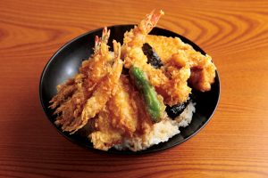 この日の天丼のネタは海老、きす、芝海老、帆立、ヤリイカ。