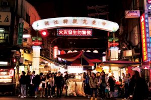 夜市の最寄りは「信義安和」駅!