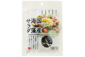 わかめ、白袋ふのり、まふのり、茎わかめ、めかぶの乾燥ミックス。国産ならではの香りの良さと食感を味わえる。少量の使いきりサイズ。水で戻すと10倍に。