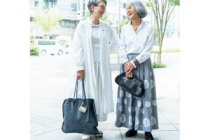 （右）小畑滋子（おばた・しげこ）さん （82歳）「call」スタッフ　（左）西村悦子（にしむら・えつこ）さん （78歳）　「call」スタッフ