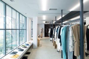 「ビオトープ福岡」の設計を手がけたジェネラルデザインの大堀伸さんが内装を担当。