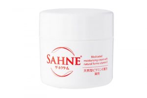 【エーザイ ザーネクリーム  ジャータイプ】20年ぶりにリニューアル。高い保湿効果と、肌の保護膜のようにすっとなじんでべたつかない心地いいテクスチャーが特徴。医薬部外品。100g 1,000円（エーザイhhcホットライン TEL.0120-161-454）