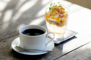 3.コーヒー「AKUTAGAWA」と梶井基次郎の『檸檬』をテーマにしたオリジナルパフェ。